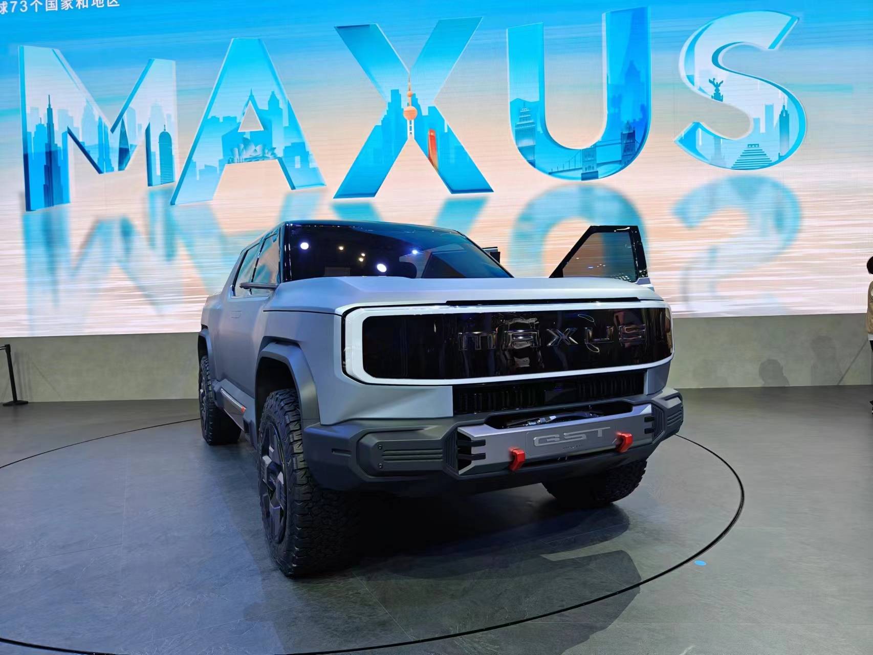 "大型纯电性能皮卡"gst概念车亮相,非承载式纯电底盘架构打造_搜狐