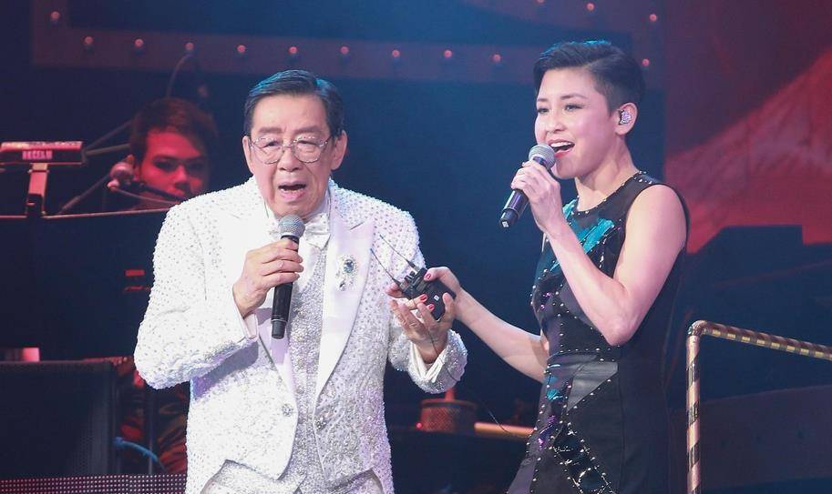 tvb老戏骨胡枫破纪录,89岁开演唱会疑唱跳30首,黎明谭咏麟感叹_网友_