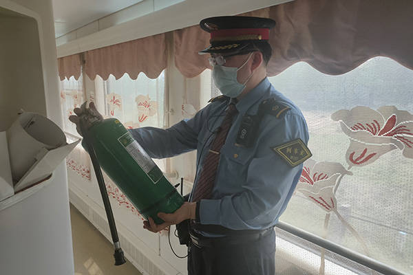 强化列车基础服务,郑州客运段z146深圳车队一组在行动_进行_旅客_部位