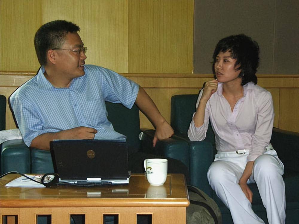 电视主播王世林:和妻子董倩主持风格相反,仍不妨碍两人幸福生活_节目