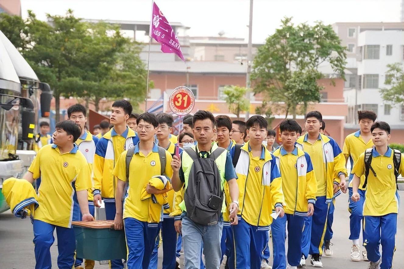 忆烽火岁月,探龙宫石林-茂名市华英学校开展研学活动_教育_红色革命