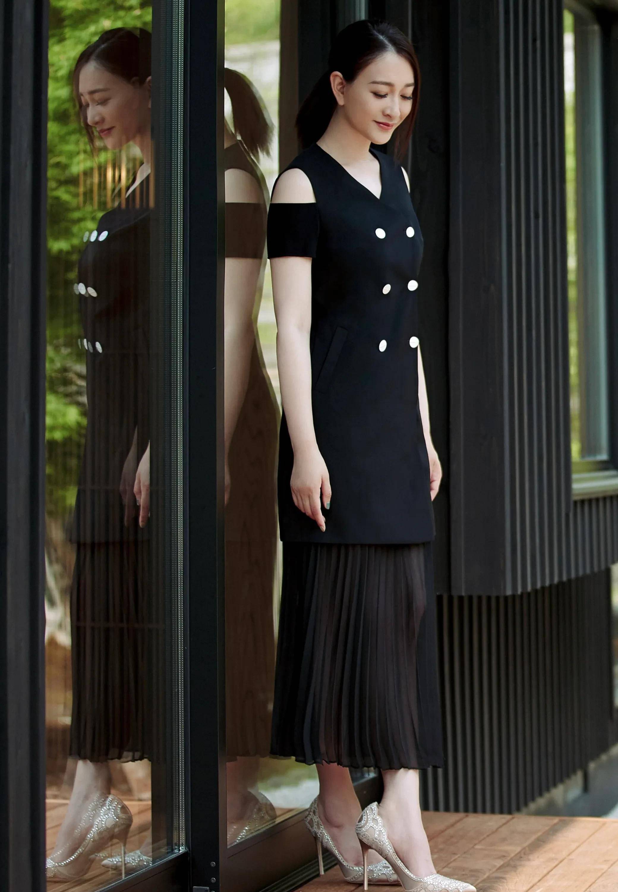 气质女神李小冉的高跟鞋美图_尖头_明星_多多点