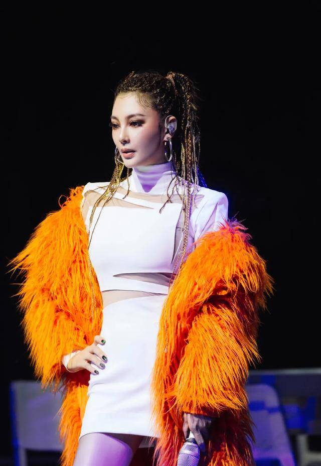 "人间钻石姐"张雨绮:这个找到自我的女人,才不是"笨蛋"_时尚_珠宝