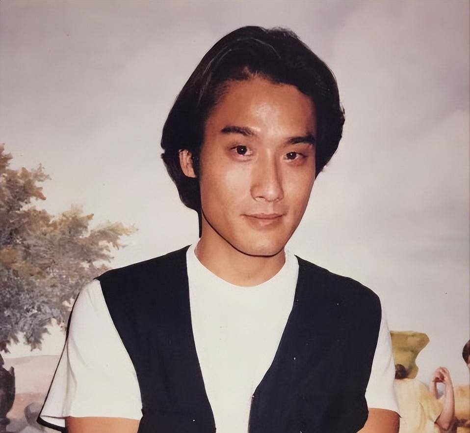 梁家辉因一句我是中国人,被封杀沦落到街头摆摊!