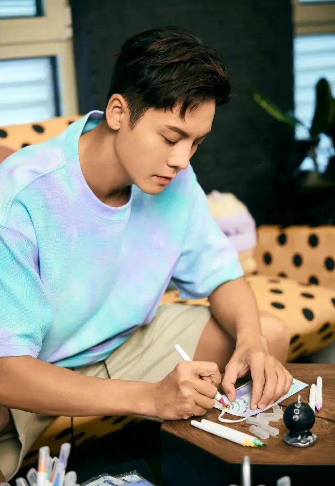 陈伟霆:为了baby怼吴彦祖,却被黄晓明羞辱,今和何穗刘雯传绯_baby