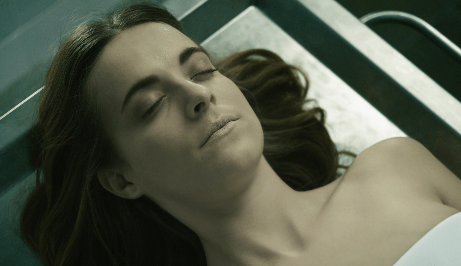 《安娜弗里茨的身体》:当红女星意外身亡,竟落入三个小伙手中.