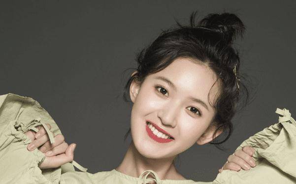 长着一张娃娃脸的季美含,给人第一印象特别好,自带初恋气质_时候_影视