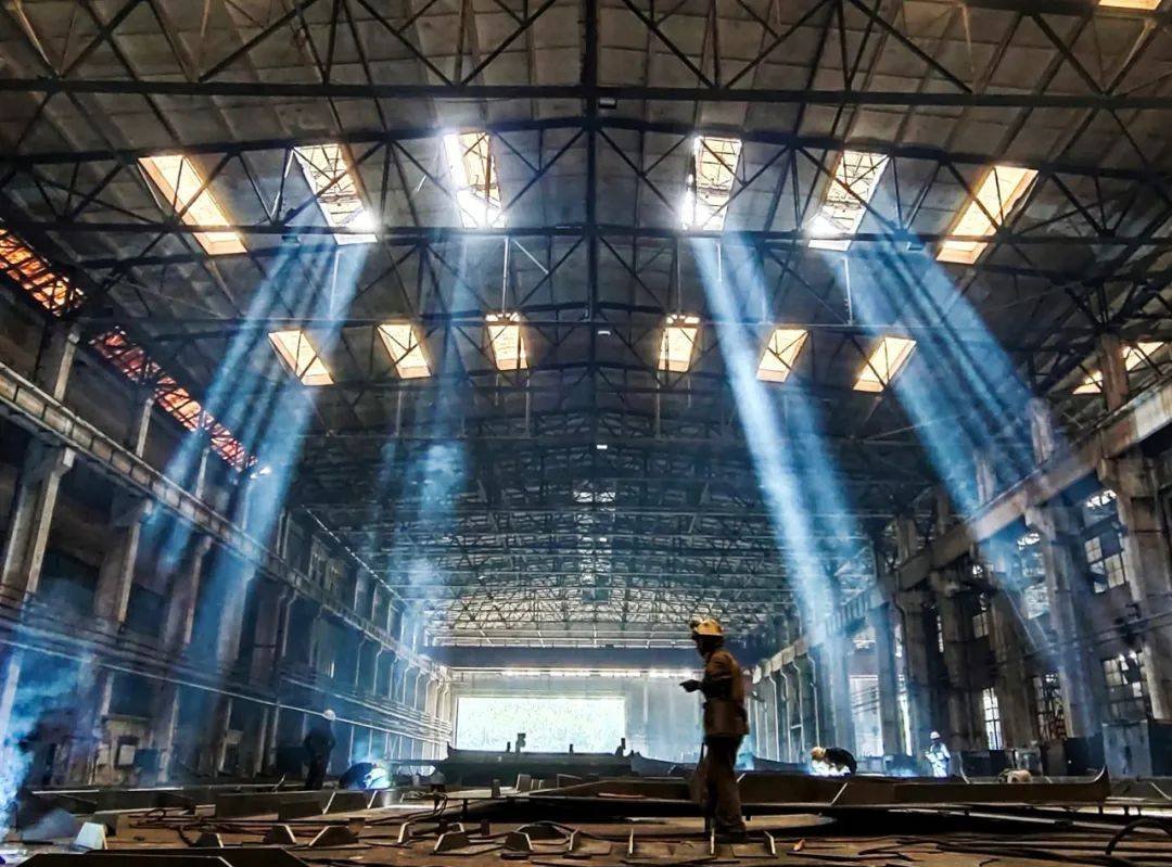 地下的神奇梦工厂,藏着比人脑快 3 倍的克隆人._机器人_技术_人形