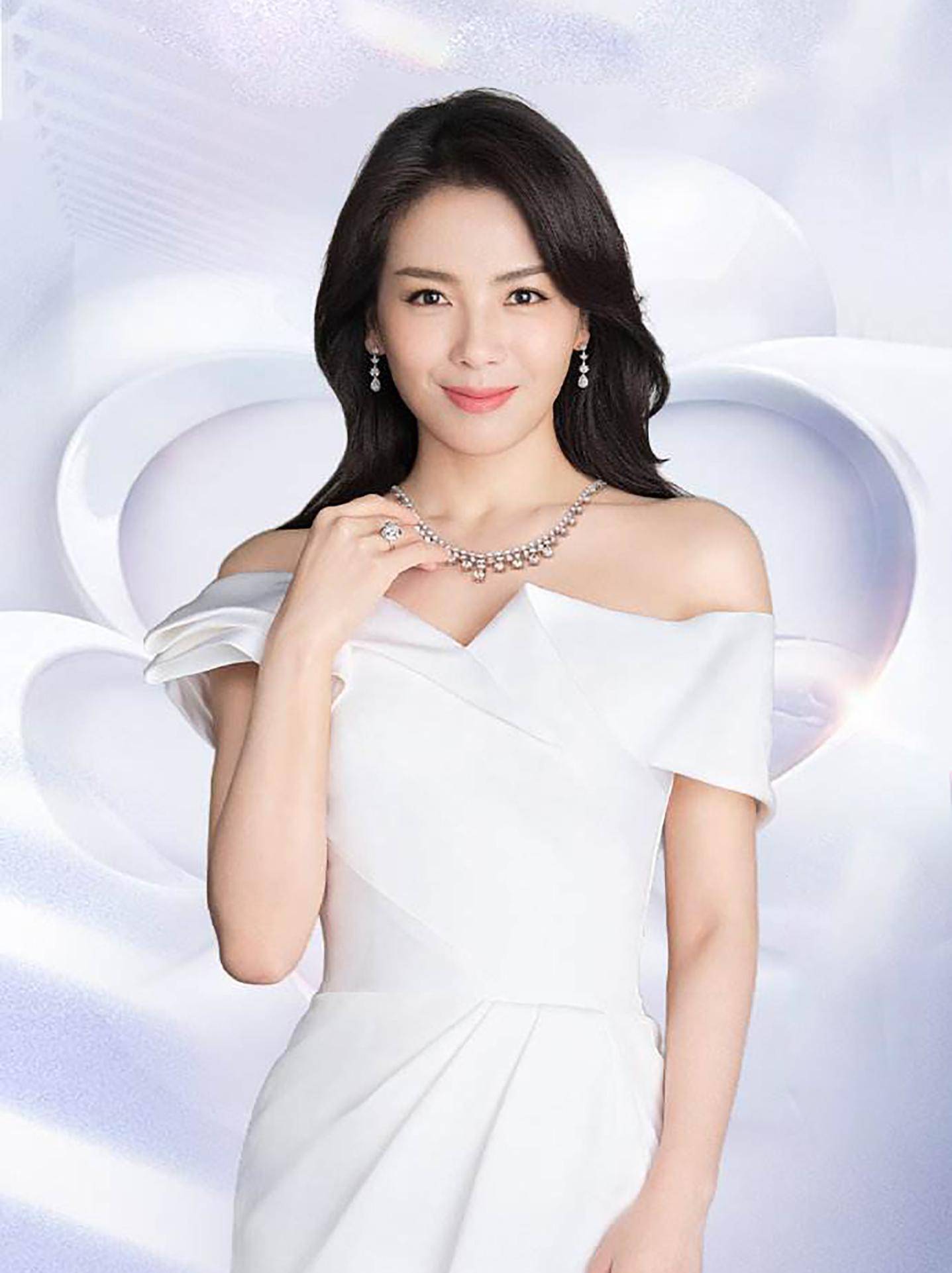 刘涛10年前的正脸照:我们先来看一看刘涛不同年龄段与不同角度的照片