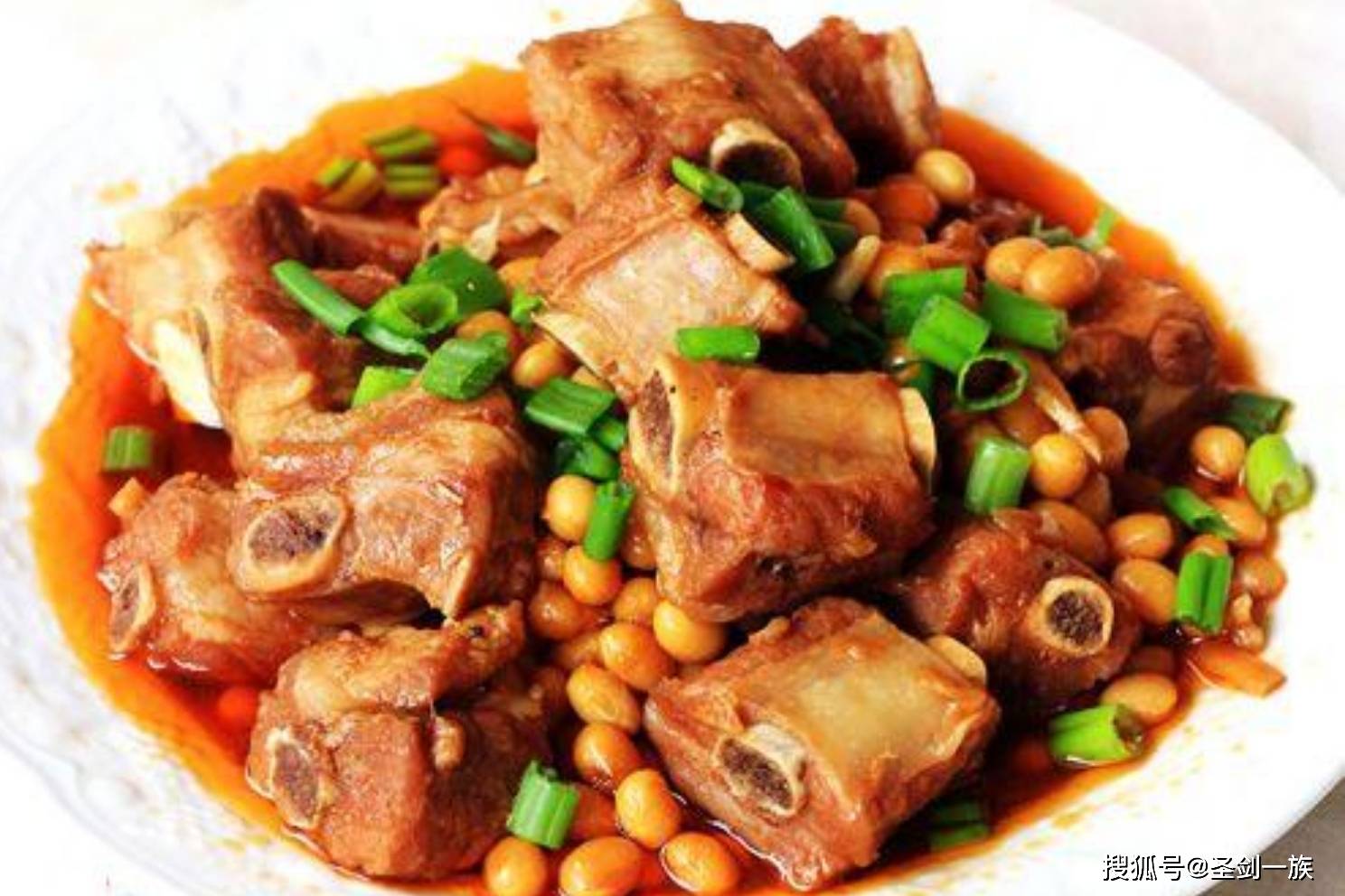 年纪大了要补脑,建议中老年人常吃这4道食材,增强记忆防痴呆!_排骨_黄豆_加入适量