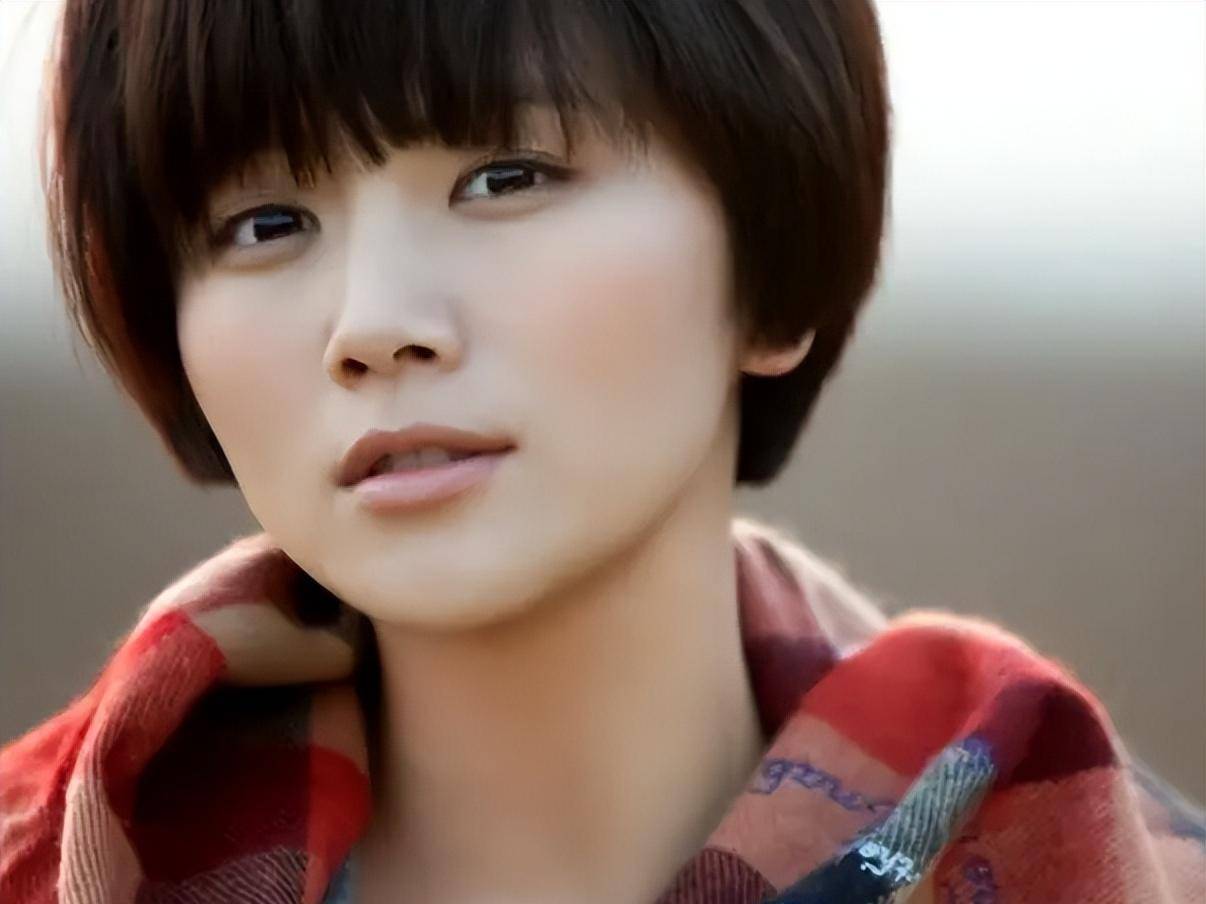 曹曦文:曾与陈思成谈恋爱,分手后为女儿牺牲了事业_作品_明星_选择了