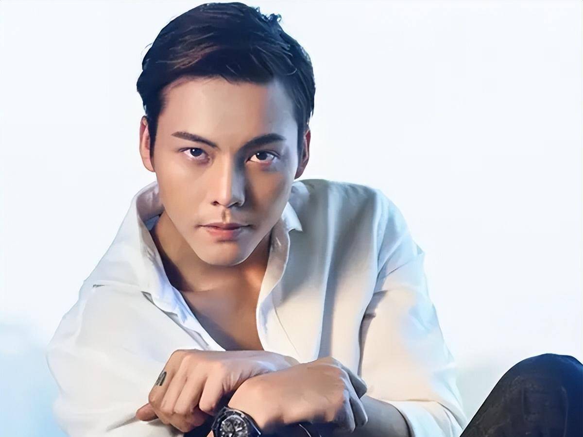 陈伟霆:为了baby怼吴彦祖,却被黄晓明羞辱,今和何穗刘雯传绯_baby