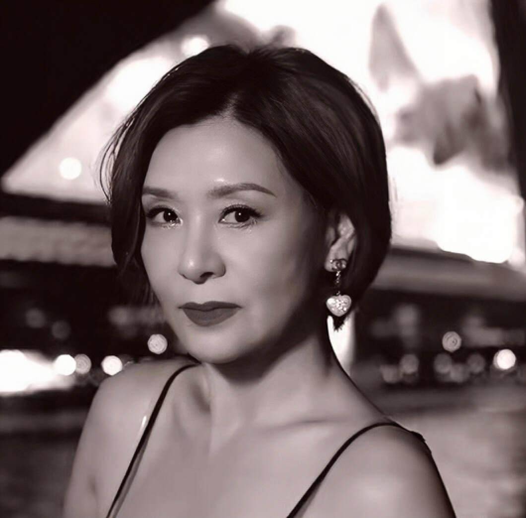 香港知名女星回来捞金,多次被曝与鲜肉帅哥搞暧昧_夏文汐_演艺_时尚