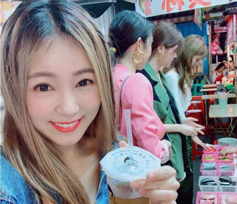 何超莲闺蜜夸jj大,尺度太大,吐槽:小s跟_詹子晴_网友_婚礼