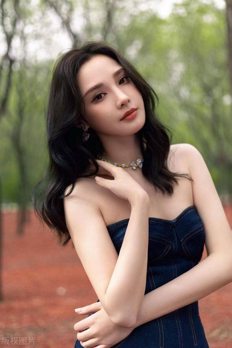 作为新生代演员,彭小苒的形象一直备受关注.不过,也有网友对她的