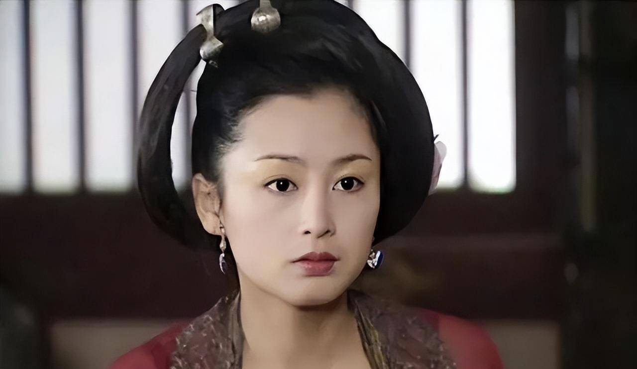 同样是太平公主,同样被众人称赞美貌,但是相比之下陈红就没有那么惊艳