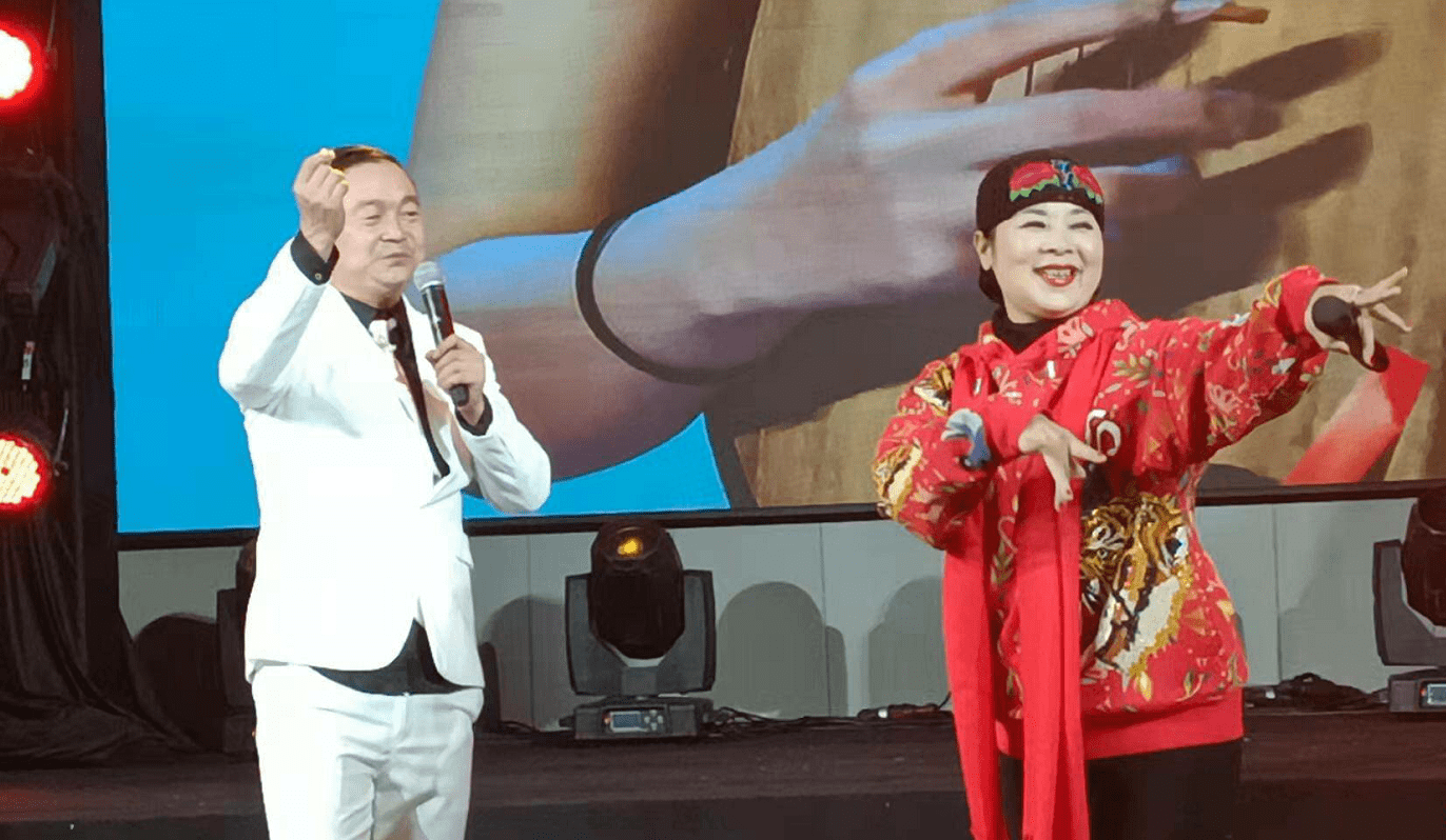 四川"媳妇儿"的形象代言人,巴蜀笑星—媛凤!_巴登_耳朵_老公