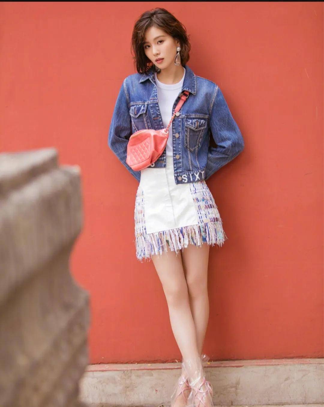 刘诗诗的黑色高跟鞋,太显腿白了!_作品_明星_娱乐