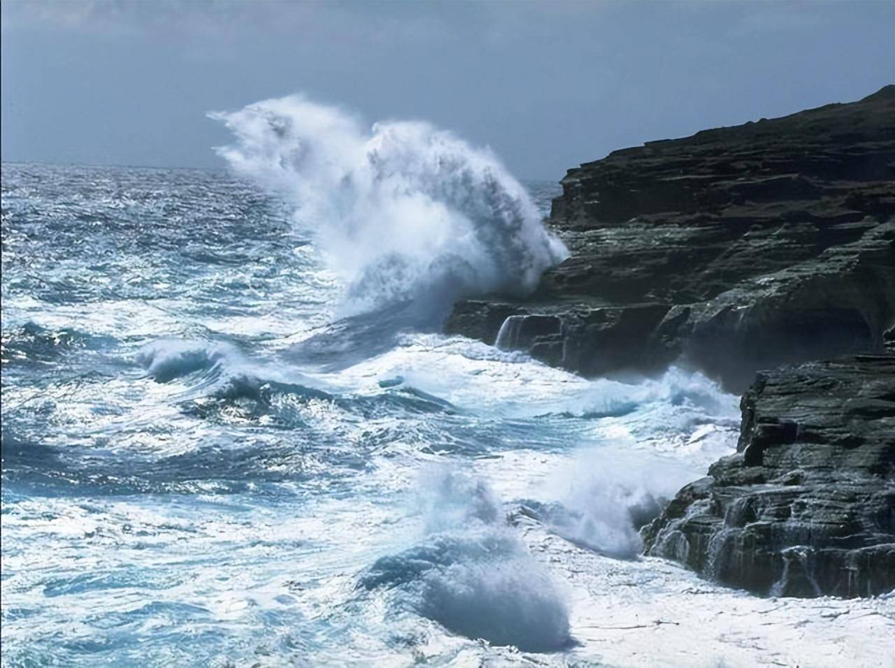 涨潮退潮并非因海水多少改变,海水因何而动?受月球影响更大吗?