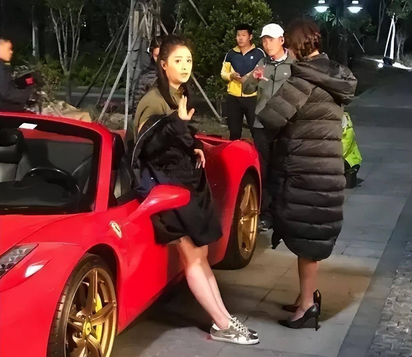 "四面树敌"蒋欣:得罪孙俪与刘涛闹掰,坐拥亿万豪宅为何无人敢娶_华妃