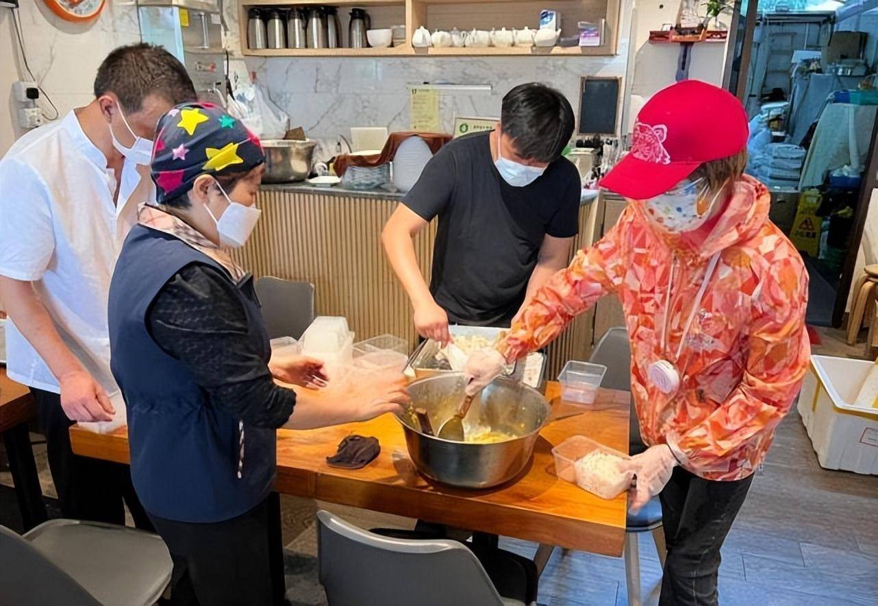 誉亚视汪明荃,老天爷赏饭吃,结婚50载被男子独宠_谢雪心_陈启恒_表演