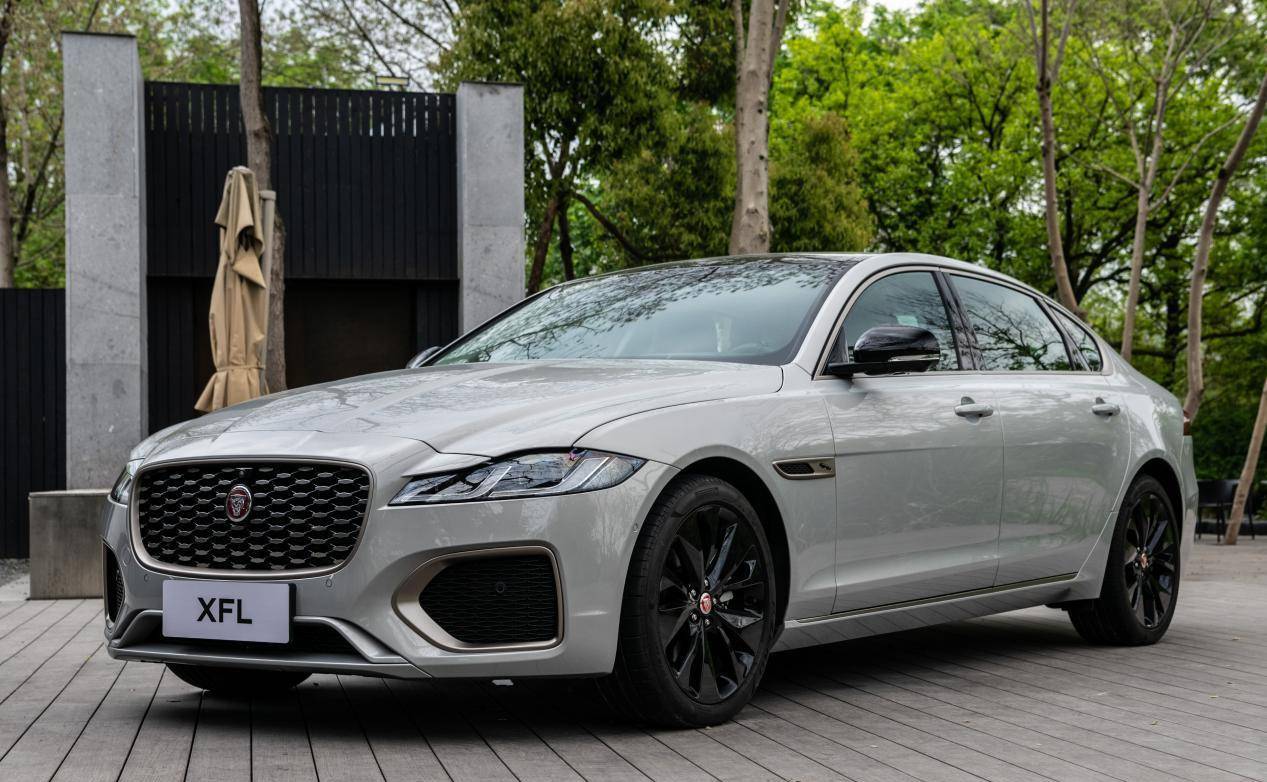 实拍新款捷豹xel:英伦豪华优雅依旧,配2.0t 8at,动力一流!