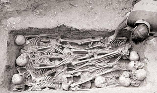 大家都觉得"坑杀"就是活埋,其实不对,真实的坑杀