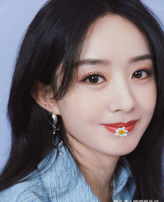 33岁赵丽颖综艺写真照,乌黑秀发 雪白大长腿,画面太美了!