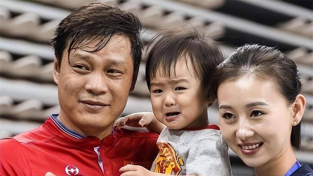 "亚洲先生"仅用一个握手,就保住了自己的百万综艺