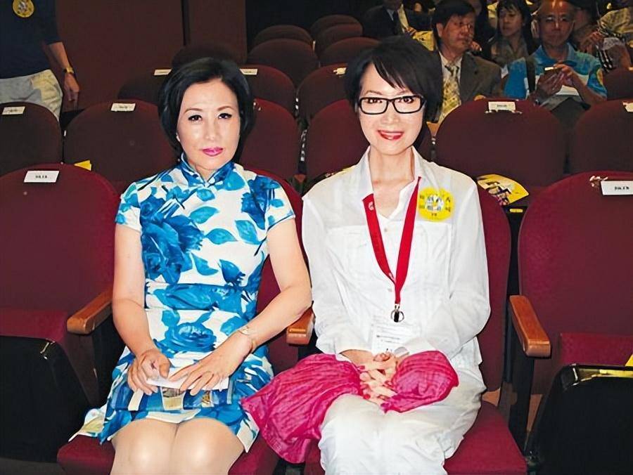 誉亚视汪明荃,老天爷赏饭吃,结婚50载被男子独宠_谢雪心_陈启恒_表演