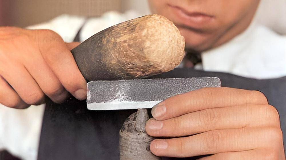 挑战钻石硬度极限:如何用更坚硬的物质来切割钻石_方法_表面_激光