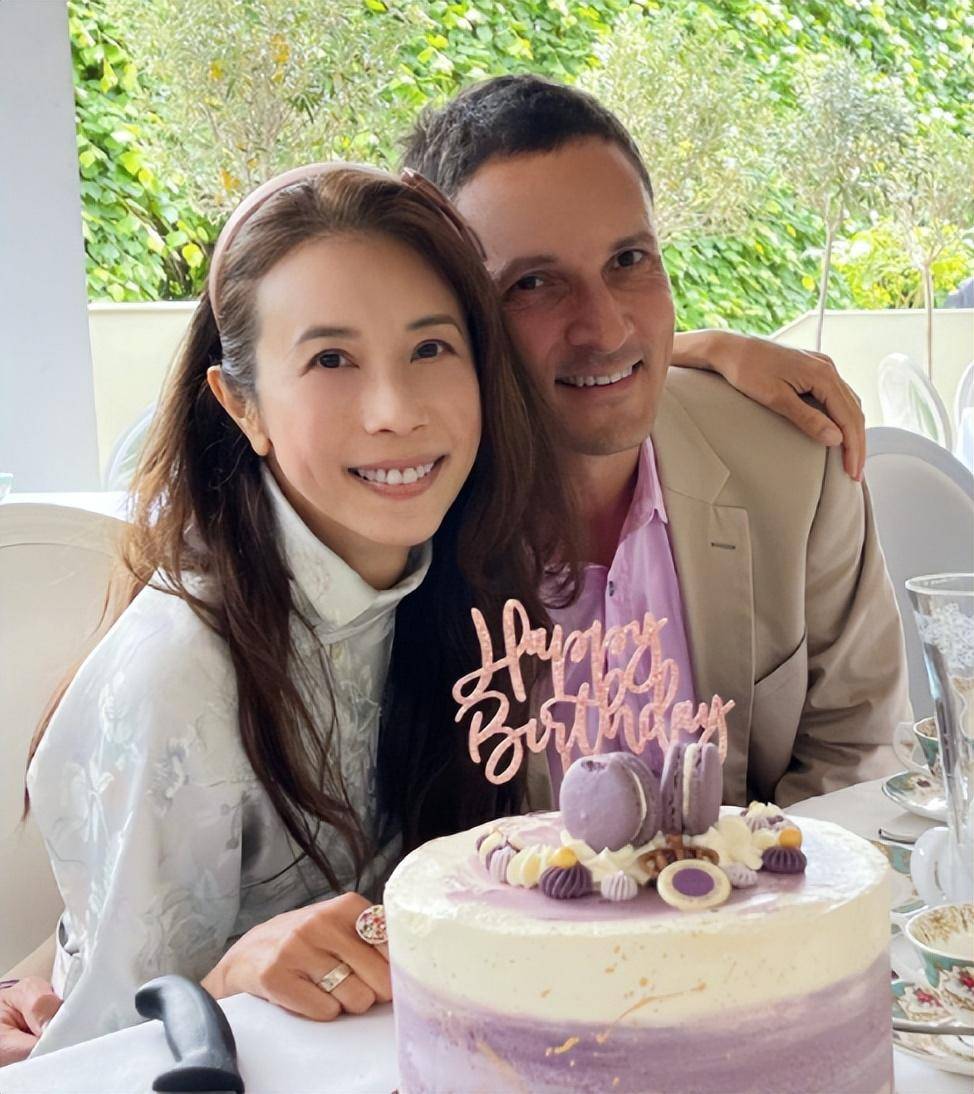 52歲莫文蔚結婚13年不生娃,身材似少女,阿雅:她定居歐洲很幸福_孩子