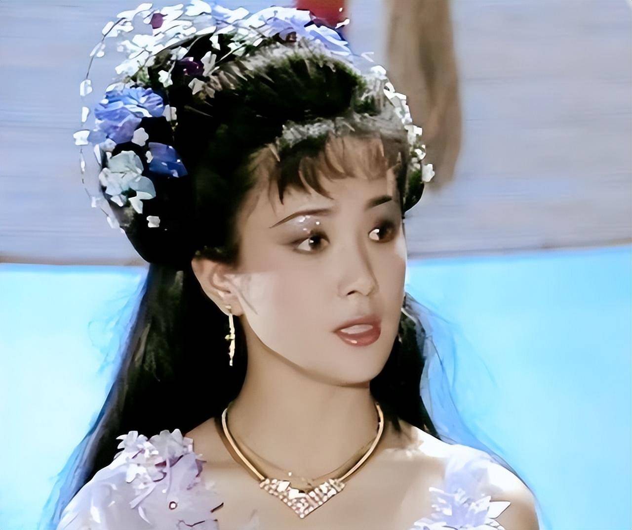 最美妲己傅艺伟:从顶流明星到"阶下囚",如今55岁身价已过亿_因为_时候