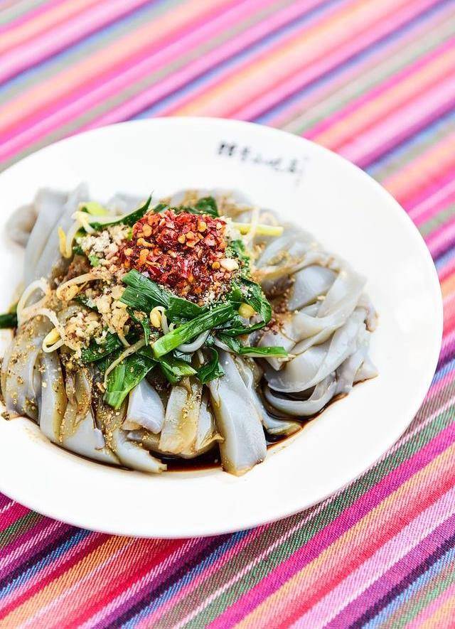 从小吃到大的金豌豆凉粉,3天不吃就馋得慌,做法简单,快收藏吧_备用