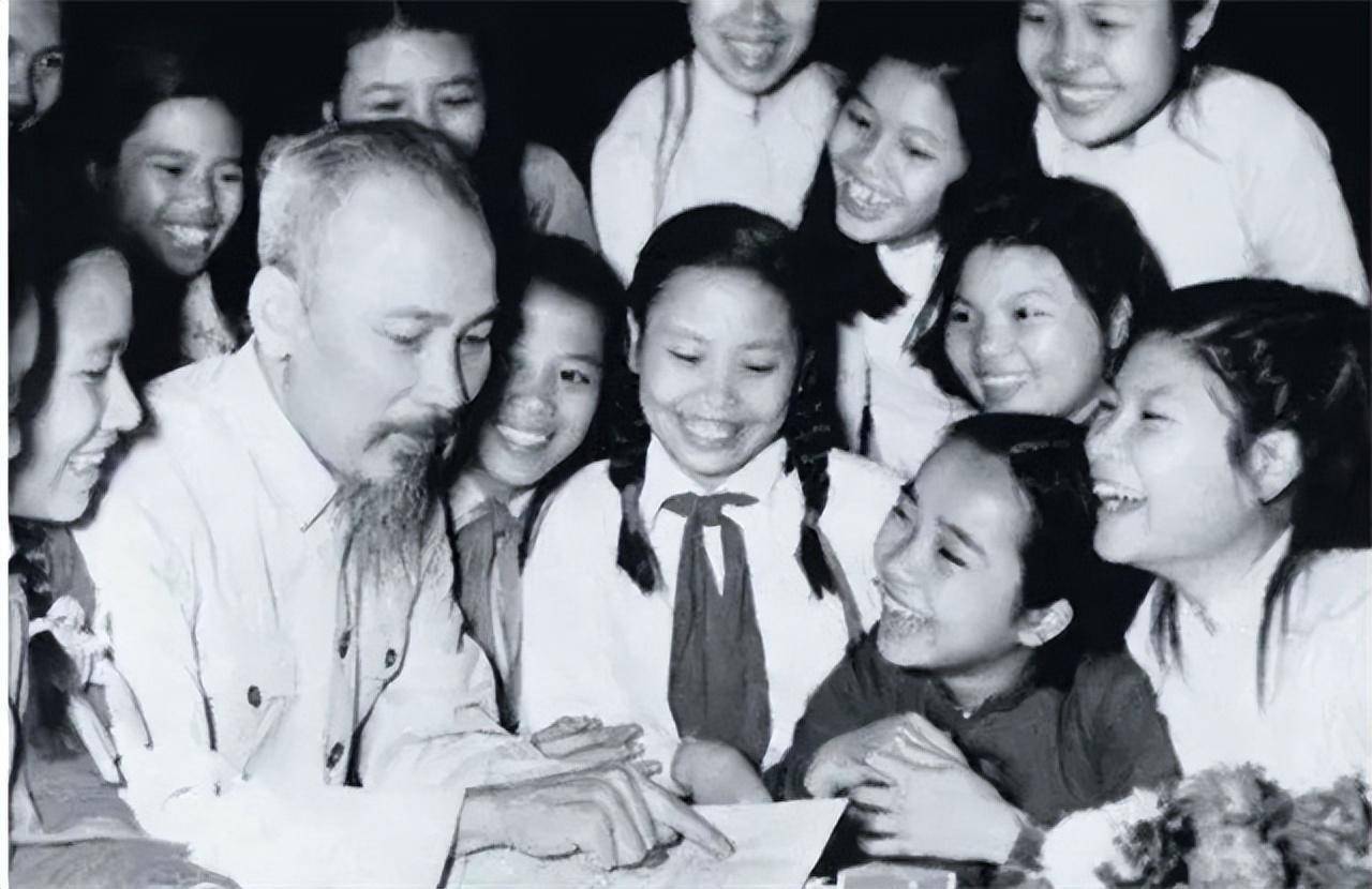 这个客家女曾让越南国父胡志明终身不娶_曾雪明_中国_爱情