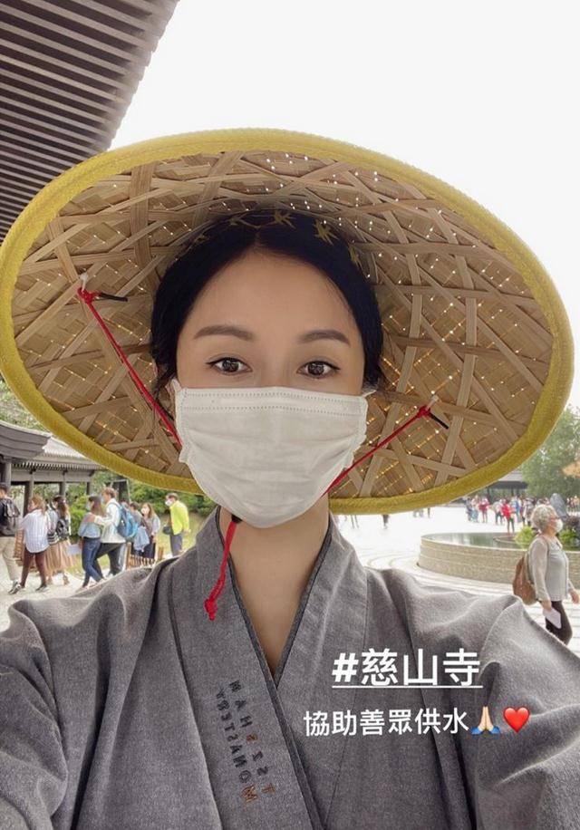 这些年王秀琳淡出娱乐圈,转战餐饮业当女强人,偶尔在网上晒晒生活日常