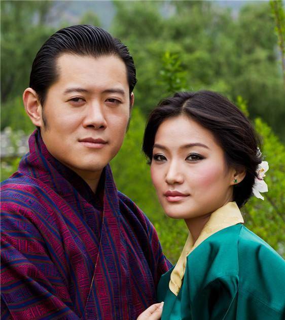 与凯特王妃合照笑脸相迎,冰山美人也遇到了对手_美女_头发_白色