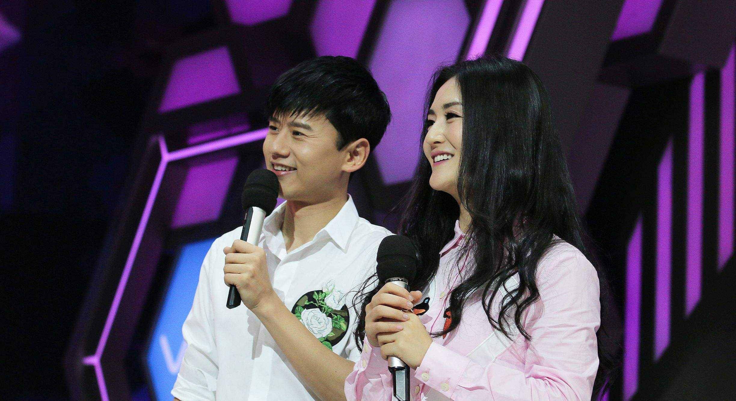 被助理一个动作打回原形,因一举动被娱乐封杀_谢娜_刘德华_何炅