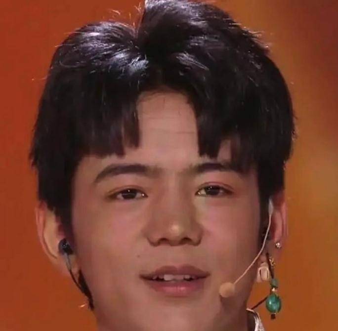 昔日帅气形象全消失,粉丝坚称只是高原反应_活动_外貌_短片