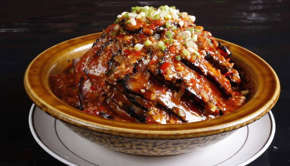 湖南湘菜:浏阳三蒸「合蒸」,特色手艺,私房菜做法_辣椒_香干_蚝油