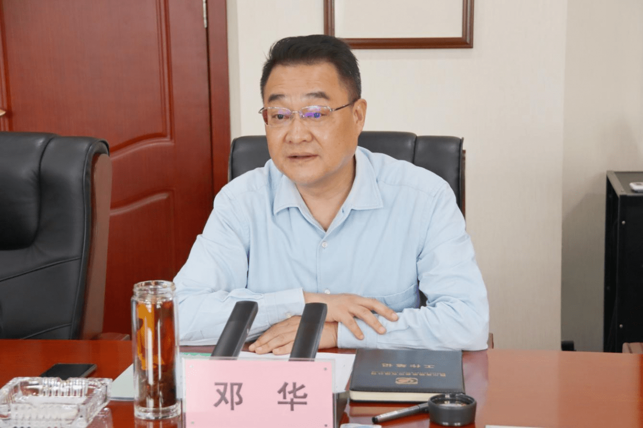 郑传辉表示,此行受余先河市长委托,专程前来拜访棉麻集团,收获十足.