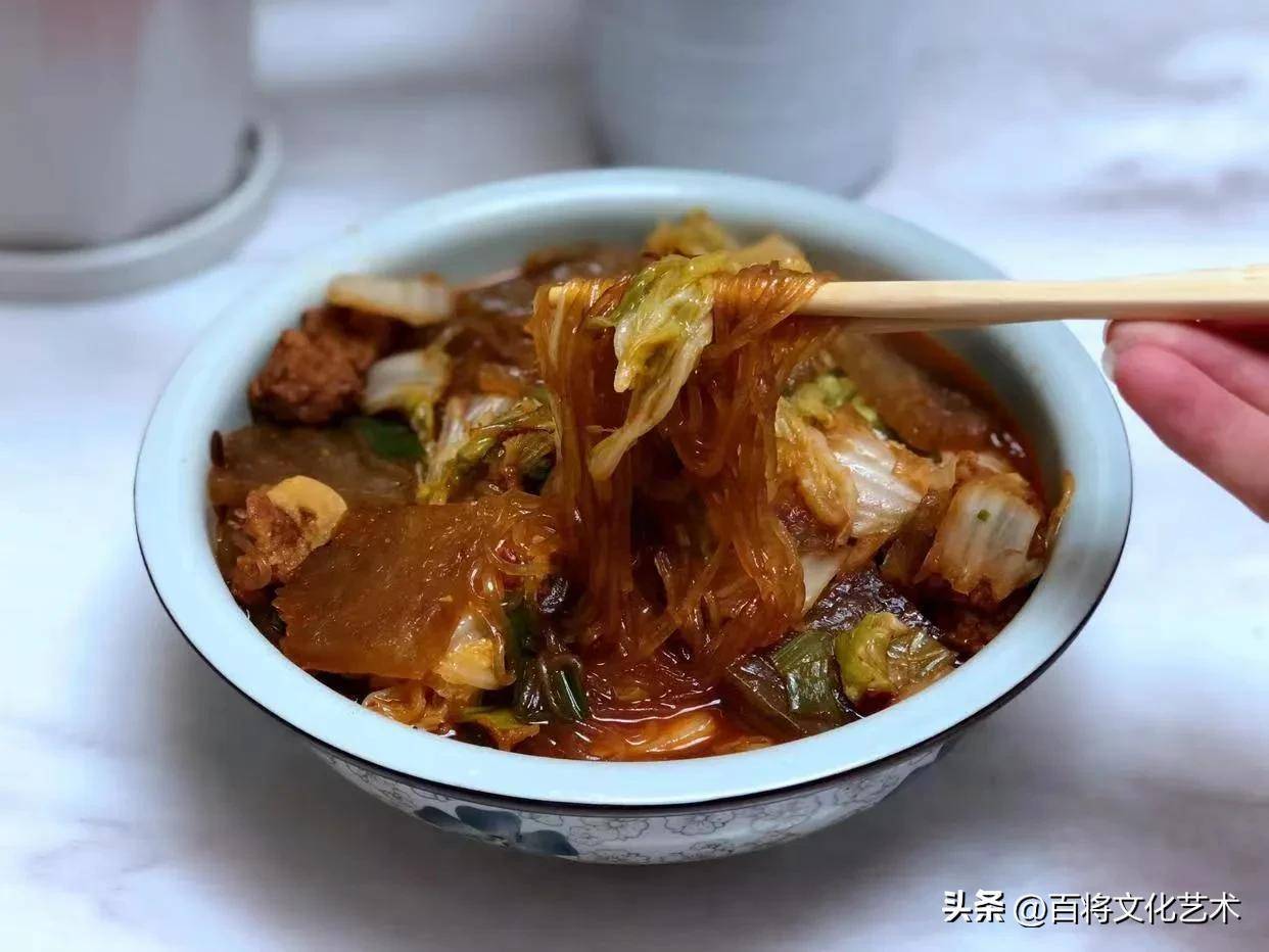 常见的有生煎皮渣,做皮渣烩菜,皮渣扣碗,皮渣粥等.