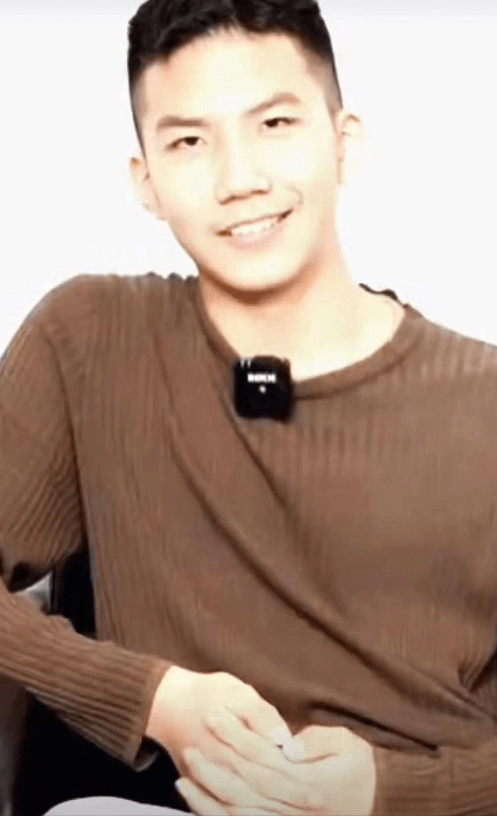 胡军儿子胡皓康真长大了,这颜值和身材太完美了!自称不会进娱圈