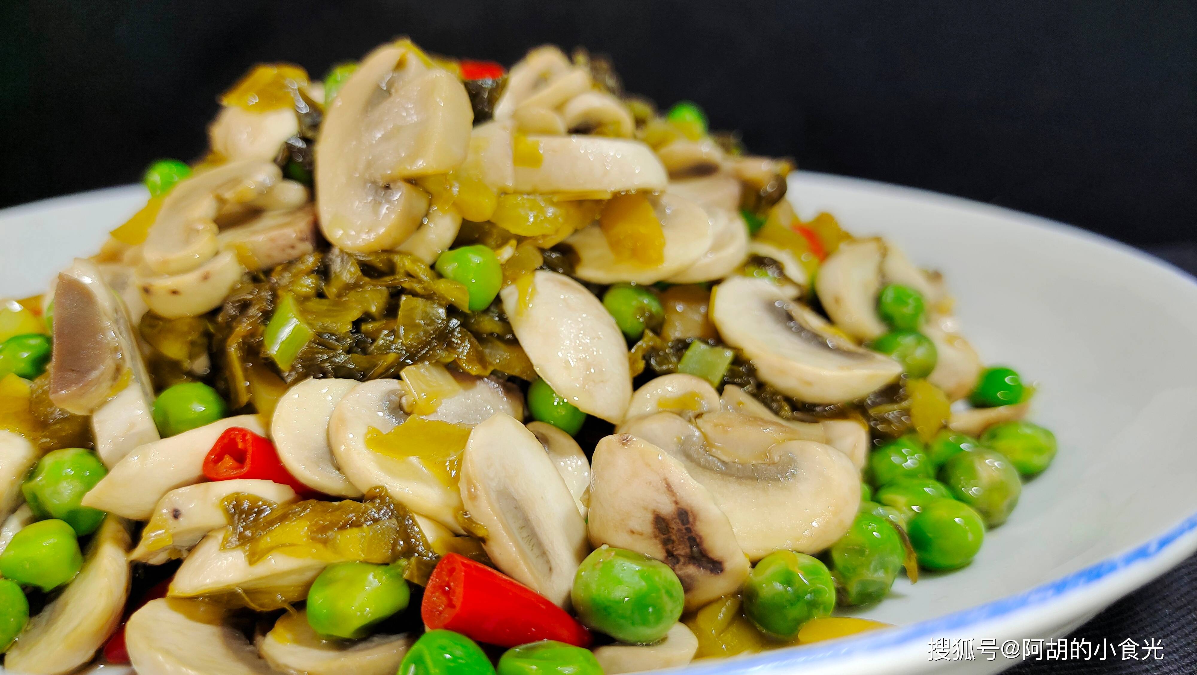 炒一炒,酸辣开胃,有好营养,连吃七天也不腻_口蘑_进行_阿胡