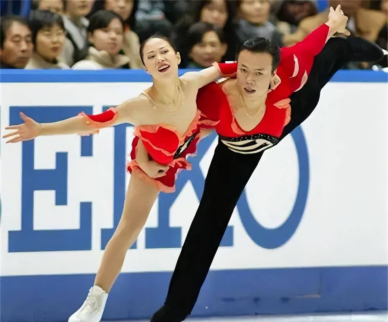 我们花样滑冰冠军夫妇的现状:赵宏博头发花白,44岁申雪美如少女_训练