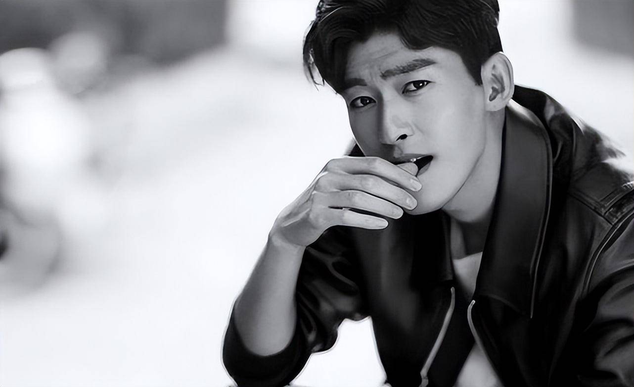 因家境殷实,是个货真价实的富二代.