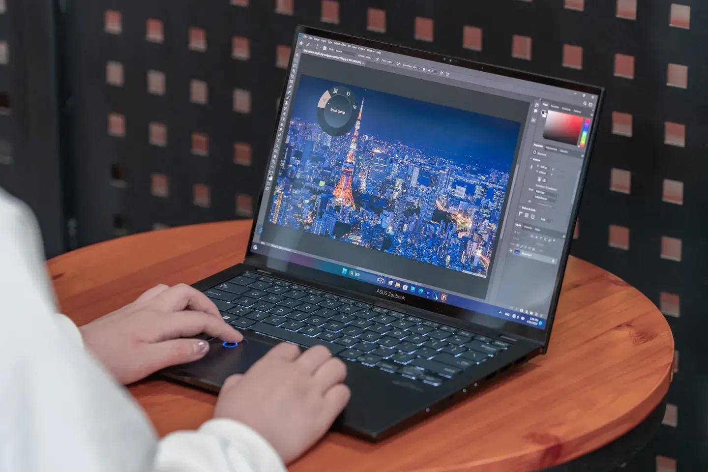 顶级 OLED 屏幕 + 虚拟旋钮的高能轻薄创作本:华硕灵耀 Pro 14 测评