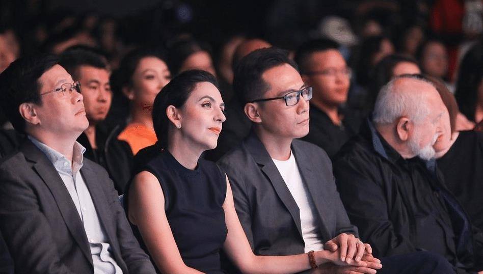 这些男演员娶了外国妻子_刘烨_周华健_秋瓷炫