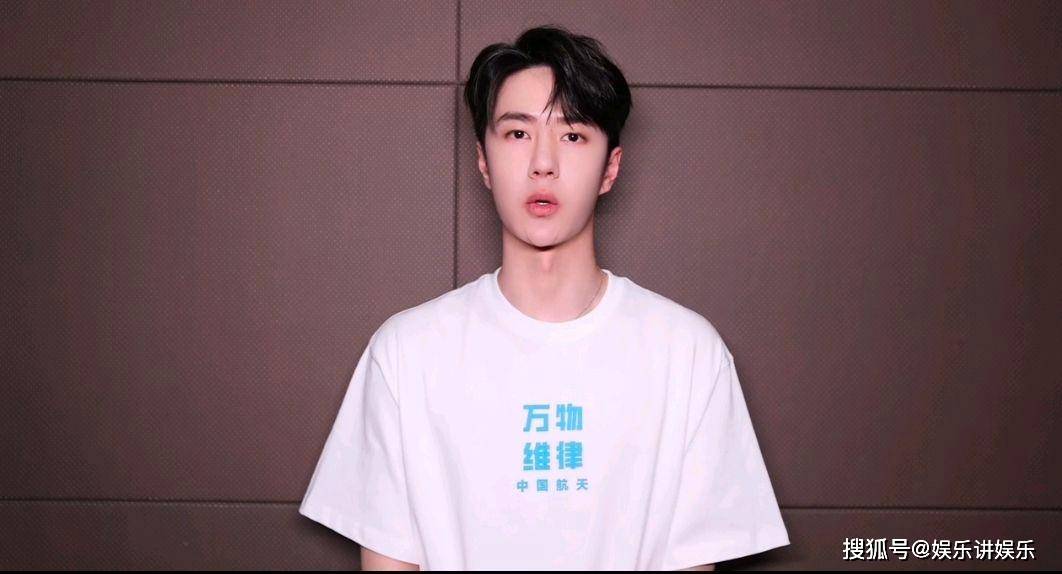 就连导演刘晓世都直接告诉大家王一博在疫情期间即使不拍戏也在用自己