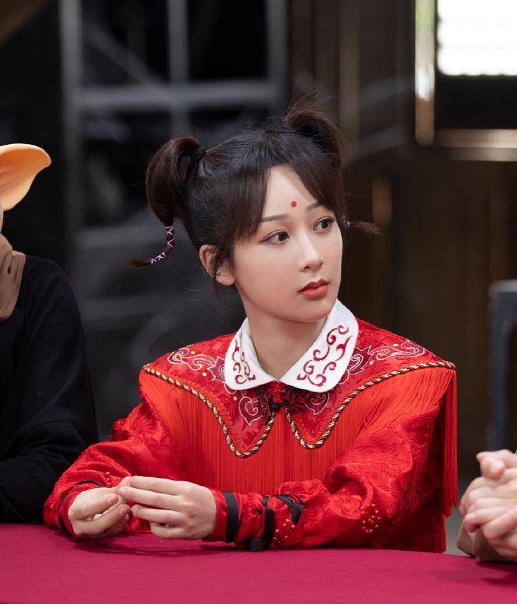 杨紫拍戏录节目两不误,《萌探》还在录制,网传她又有新综艺来袭_观众